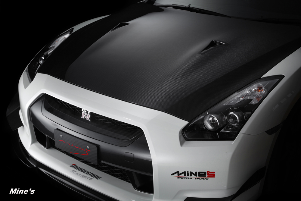Mine's Dry Carbon Nissan GT-R Hood
