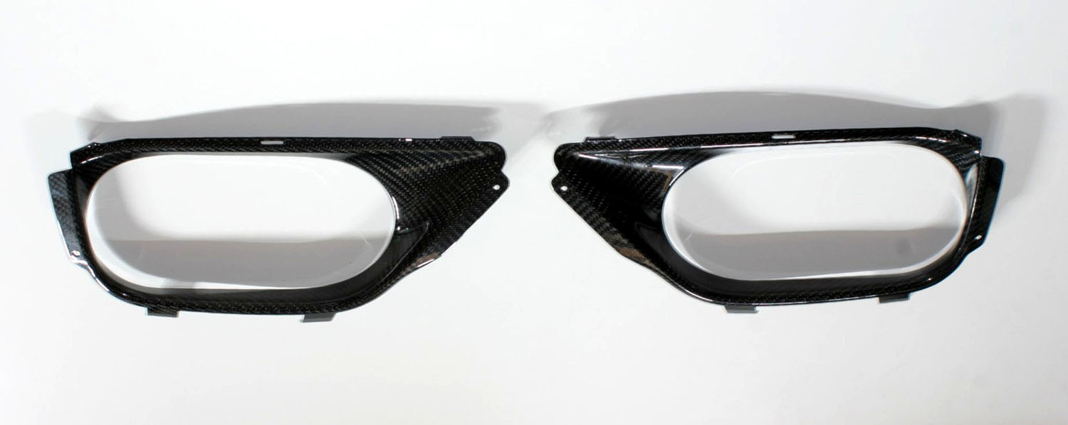 Dry Carbon rear bumper protectors for the Nissan GT-R R35