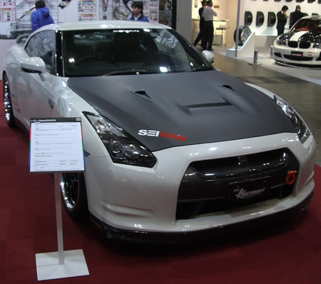 Nissan GT-R Dry Carbon Seibon Hood