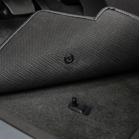 2016-2017-toyota-tacoma-lloyd-mats-floor-mats